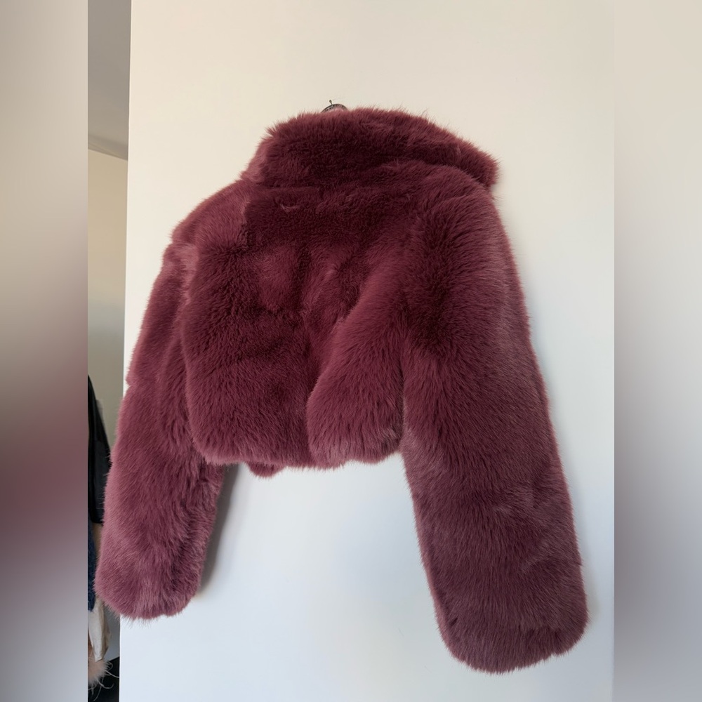 ALO Yoga Dusty Rose Faux Fur Cropped Bomber Jacket - Picture 6 of 7